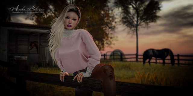 Annika Mohegan im Onyx-Look von OSMIA: rosa Spitzenpullover und dunkle Jeansshorts, fotografiert im Herbst auf Luanes World in Second Life