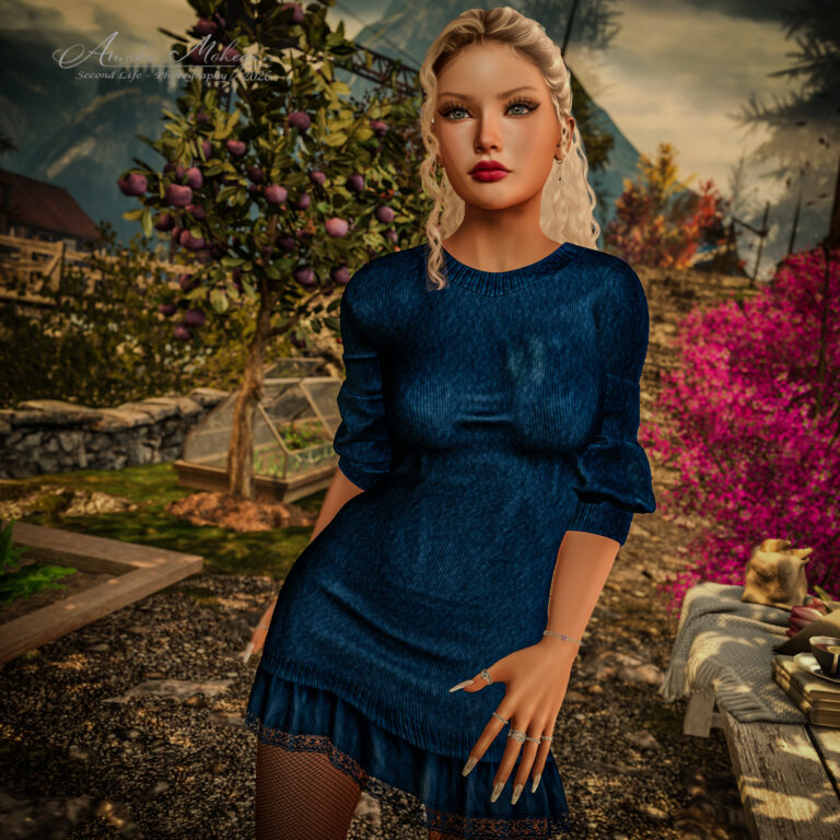 Annika Mohegan im navyblauen Strickkleid Sweater Dress von (fd) mit Spitzensaum und Netzstrümpfen, vor Pflaumenbaum und Frühbeet auf Isle of Rowlyria in Second Life